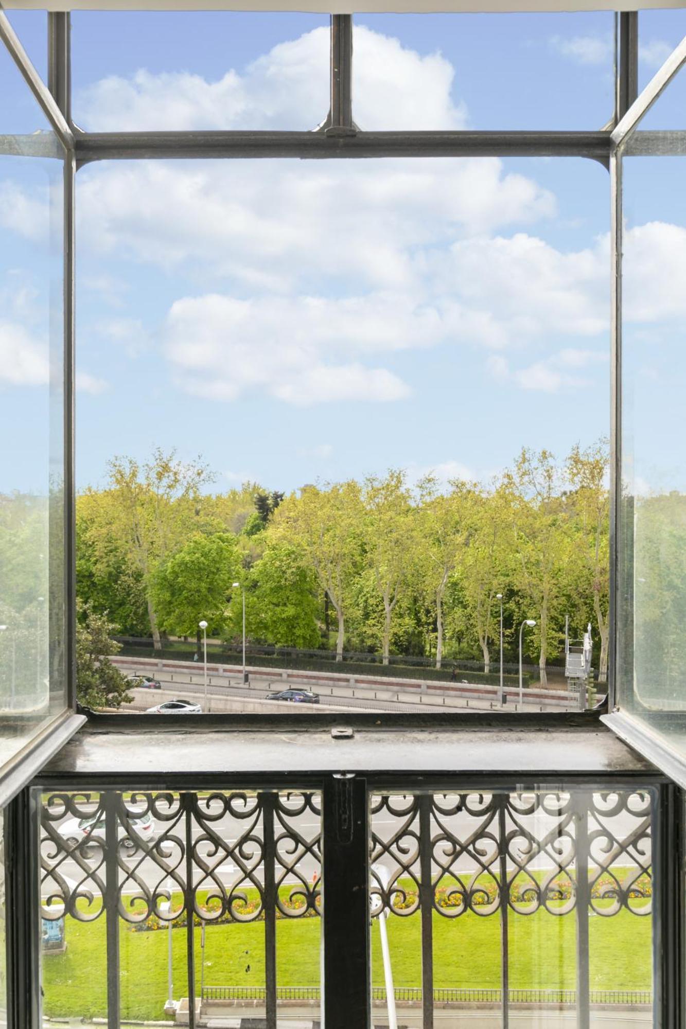 Apartamento Con Vistas Al Parque Del Retiro Madrid Exterior photo